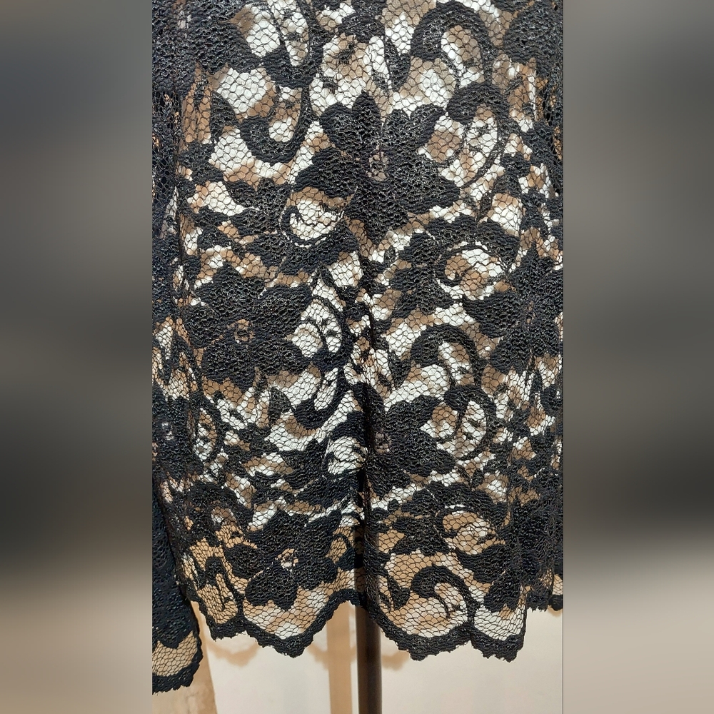 Elegant Black Lace Women's Top - Picture 4 of 9